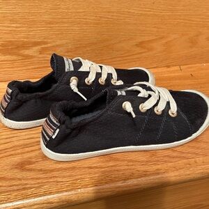 Tommy Bahama slip on sneakers